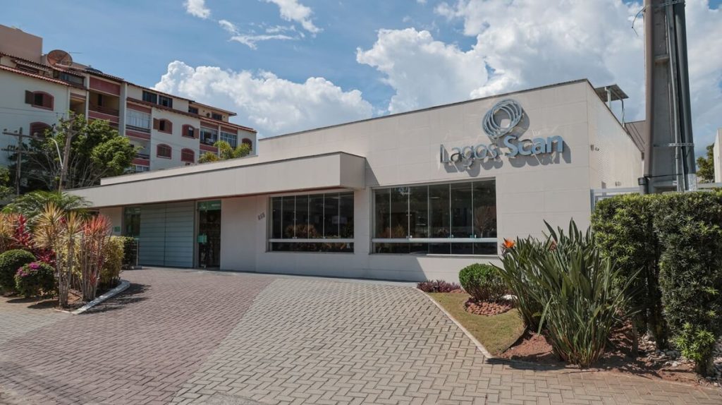 Fachada da clínica Lagos Scan, referência em diagnóstico por imagem na Região dos Lagos