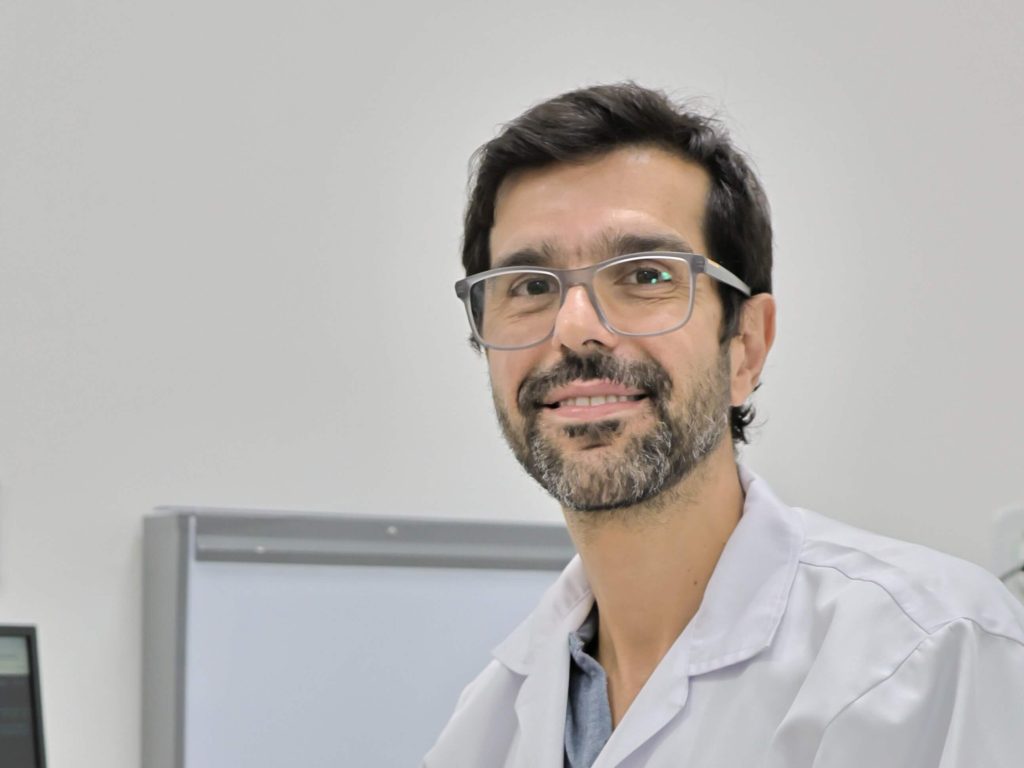 Dr. Daniel Leme da Cunha, médico especialista em diagnóstico por imagem da clínica Lagos Scan em Araruama.
